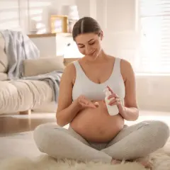 Ból brzucha w 31 tygodniu ciąży jak na okres – co to oznacza?