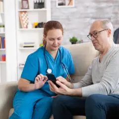 Kto to jest rezydent lekarz? Rola, obowiązki i kluczowe informacje