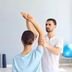 Co to jest rehabilitacja uzdrowiskowa i jakie przynosi korzyści?
