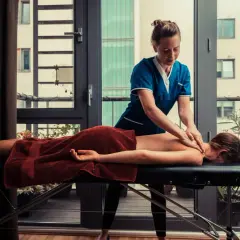 Jak się zwracać do fizjoterapeuty, by zbudować profesjonalny kontakt