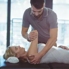 Czy fizjoterapeuta a rehabilitant to to samo? Odkryj kluczowe różnice