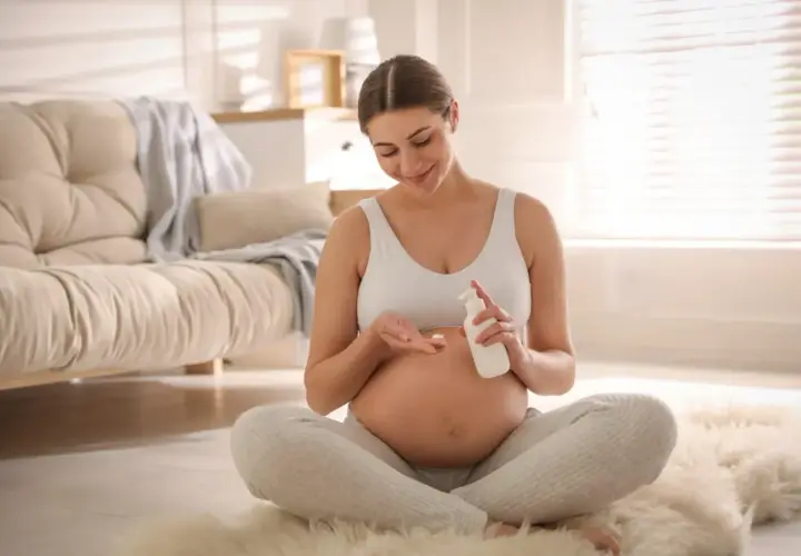 Ból brzucha w 31 tygodniu ciąży jak na okres – co to oznacza?