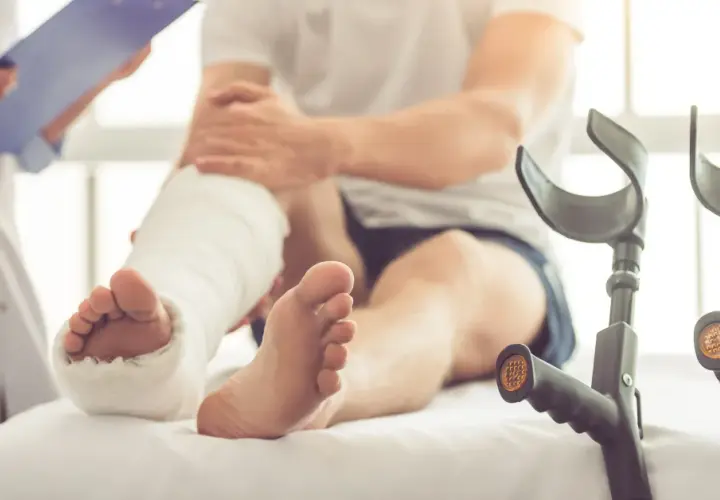 Ile odszkodowania za skręcenie kostki? Sprawdź, co możesz otrzymać