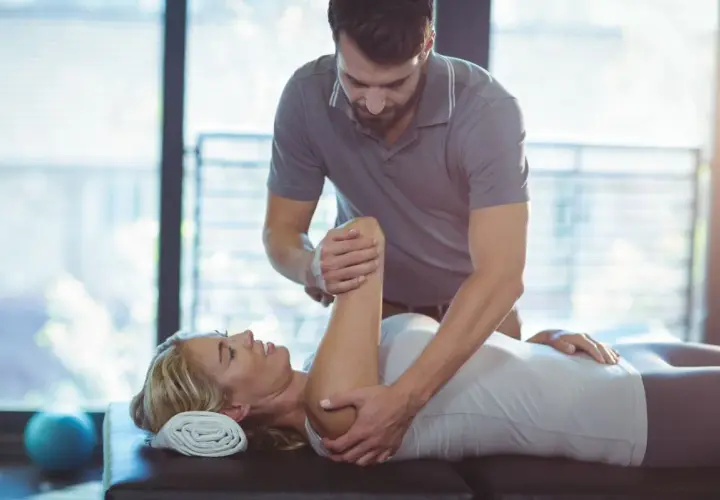 Czy fizjoterapeuta a rehabilitant to to samo? Odkryj kluczowe różnice