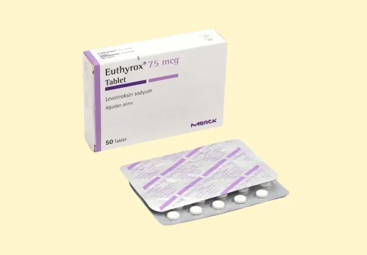 Pudełko i blistry tabletek Euthyrox 75 mcg na jasnym tle.