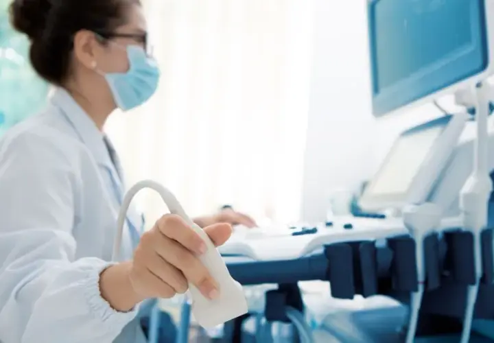 Jak wygląda badanie urologiczne mężczyzn? Obejrzyj film i dowiedz się więcej