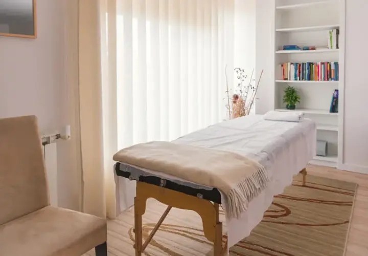 Ile kosztuje wizyta fizjoterapeuty w domu? Ceny i porady, które musisz znać