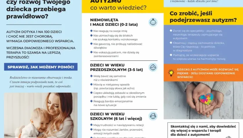 Uśmiechnięta mama trzyma na rękach małe dziecko.