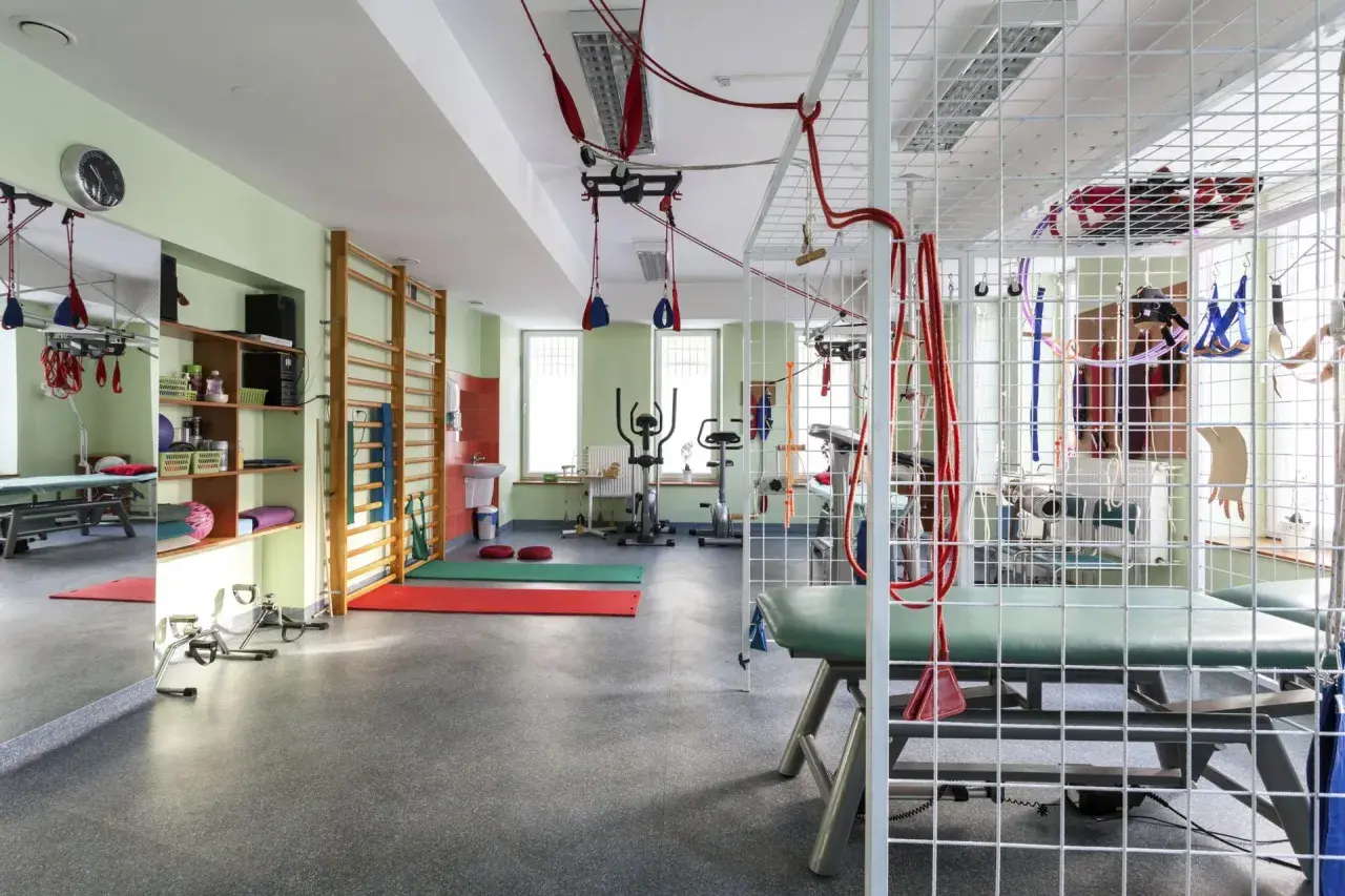 Fizjoterapia ambulatoryjna – co to znaczy i jak może pomóc?