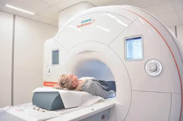 Zdjęcie Czy fizjoterapeuta może wystawić skierowanie na rezonans? Sprawdź!